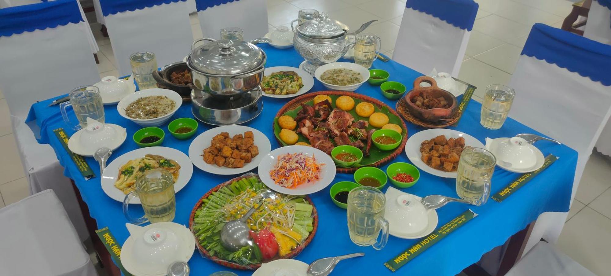Khach San Ngoc Han Ap Vinh Phu Bagian luar foto