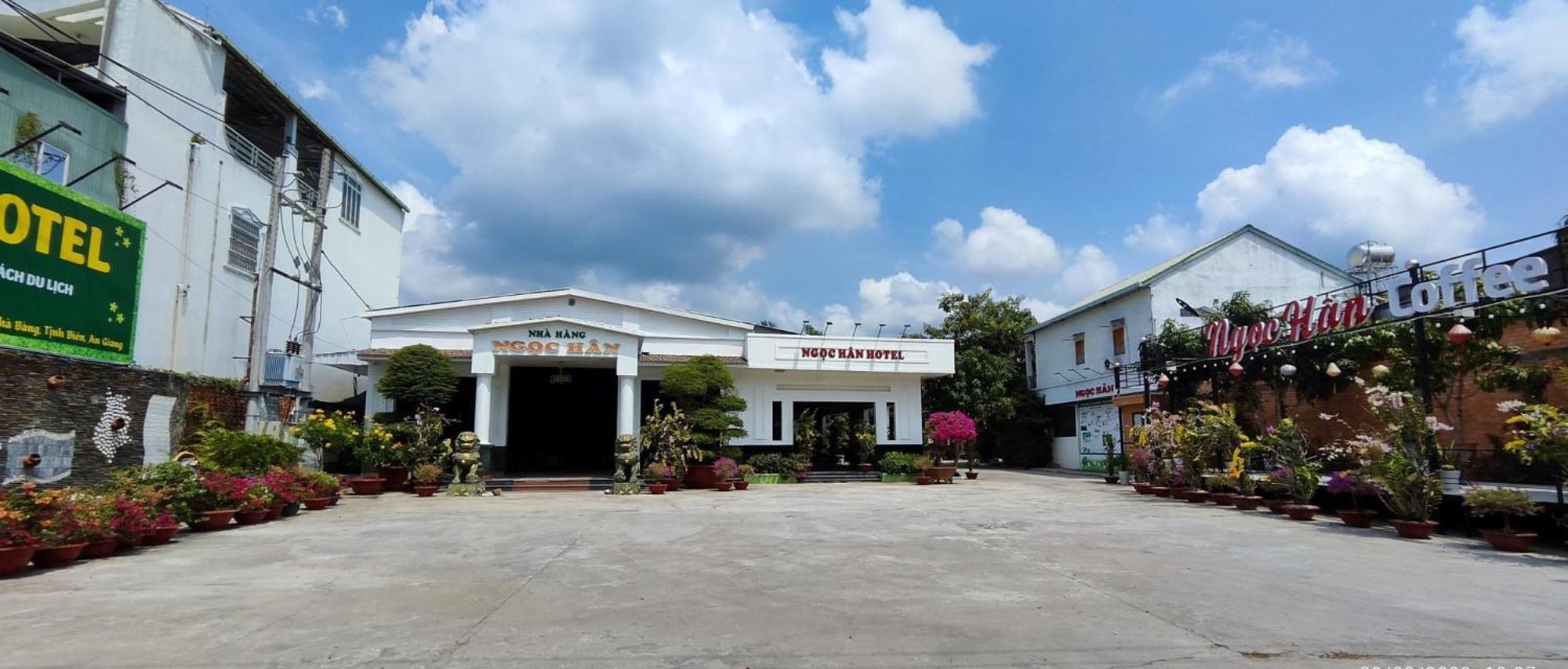 Khach San Ngoc Han Ap Vinh Phu Bagian luar foto